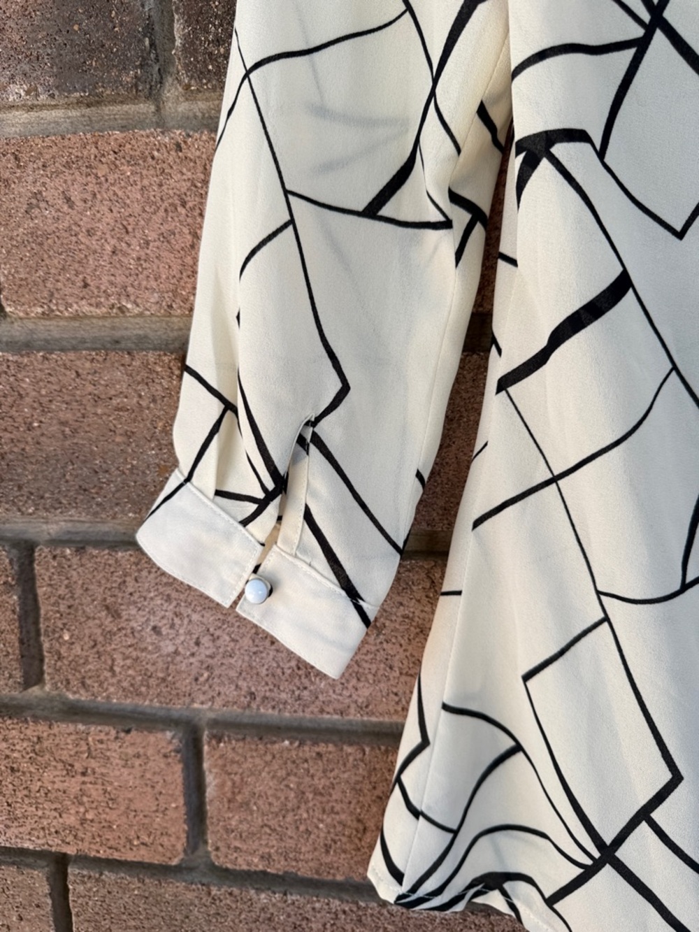 Moe Madien Cream Geometric Button-Front Blouse Size Medium - Picture 4 of 5